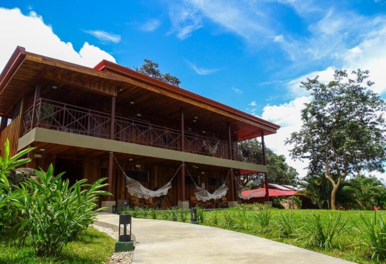 hotel hacienda guachipelin