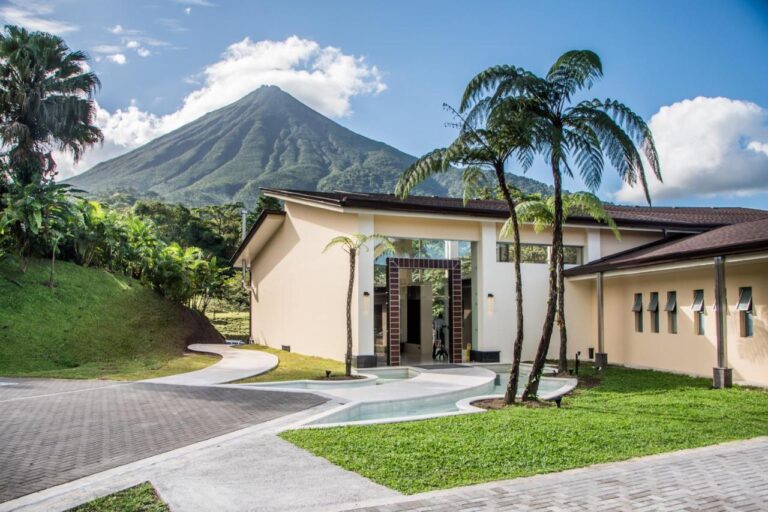 hotel lomas del volcán