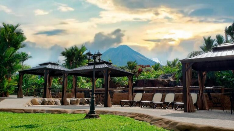volcano lodge & gardens